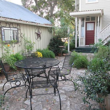 Carriage House Fredericksburg Bed & Breakfast Dış mekan fotoğraf