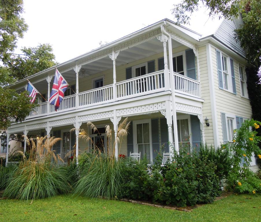 Carriage House Fredericksburg Bed & Breakfast Dış mekan fotoğraf