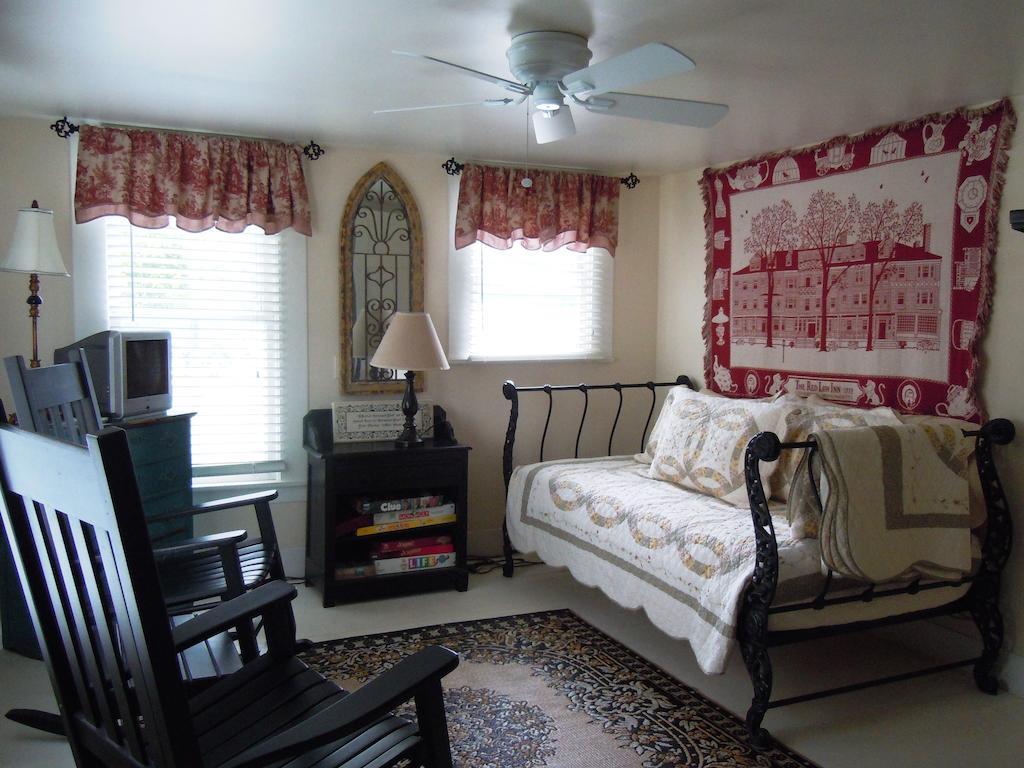 Carriage House Fredericksburg Bed & Breakfast Dış mekan fotoğraf