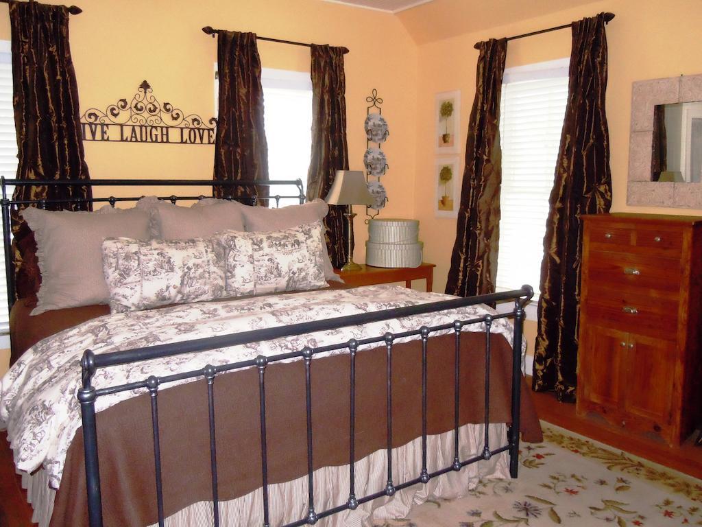 Carriage House Fredericksburg Bed & Breakfast Dış mekan fotoğraf