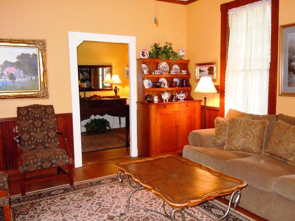 Carriage House Fredericksburg Bed & Breakfast Dış mekan fotoğraf