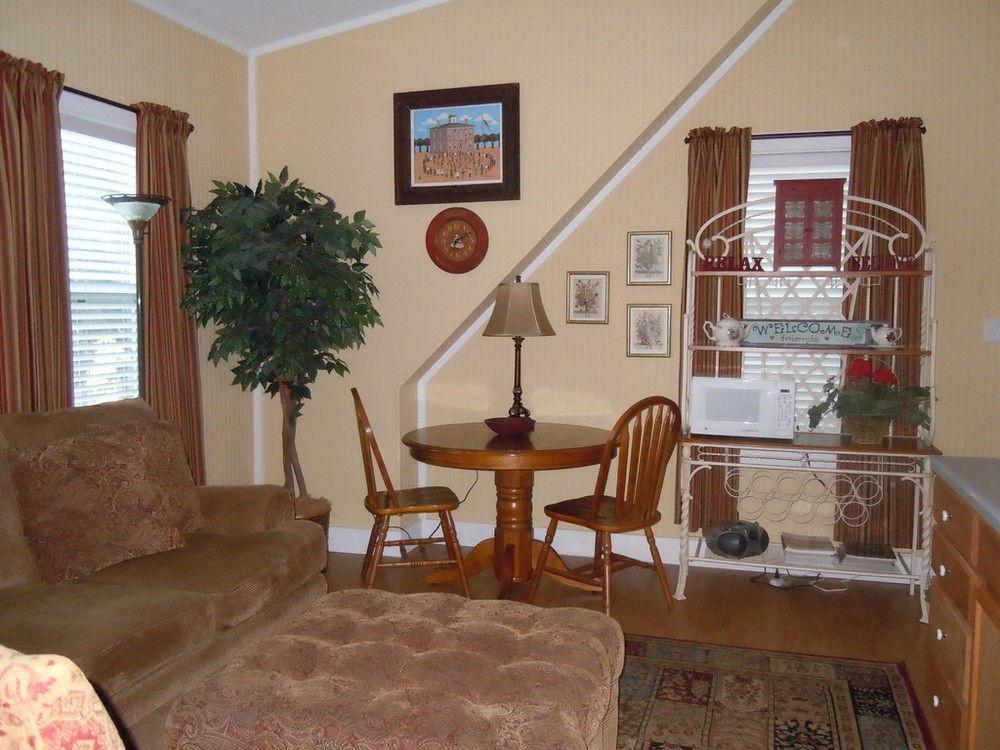 Carriage House Fredericksburg Bed & Breakfast Dış mekan fotoğraf