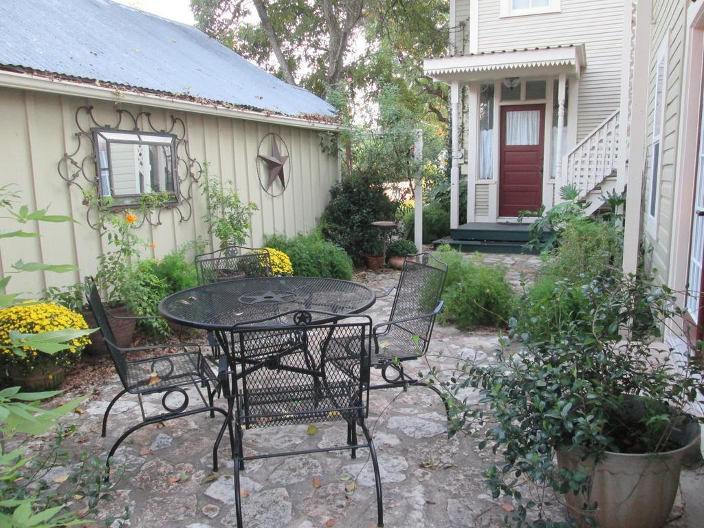 Carriage House Fredericksburg Bed & Breakfast Dış mekan fotoğraf
