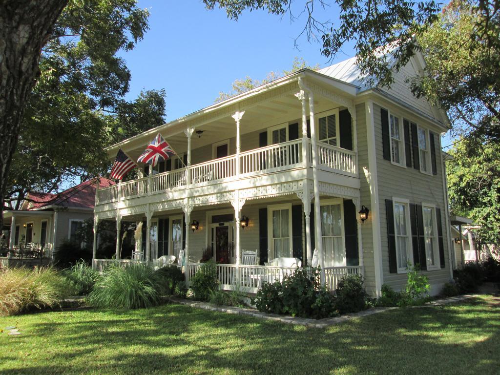 Carriage House Fredericksburg Bed & Breakfast Dış mekan fotoğraf